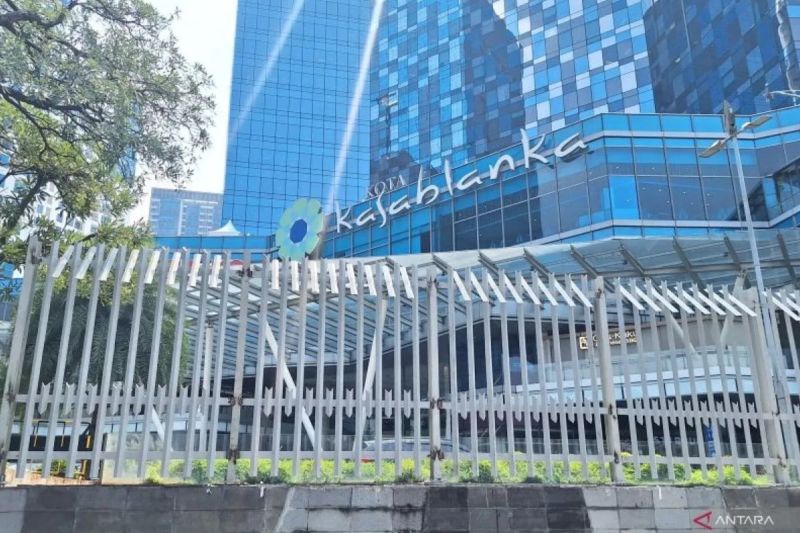 Baru Dipasang Beberapa Hari, Pagar Tinggi Mal Kokas Akhirnya Dibongkar Kena Tegur Gubernur