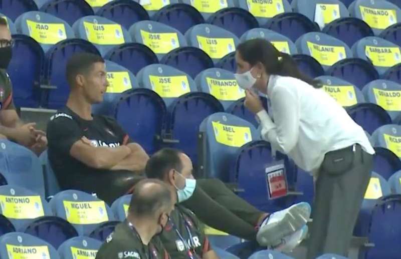 Momen Cristiano Ronaldo Ditegur tak Pakai Masker