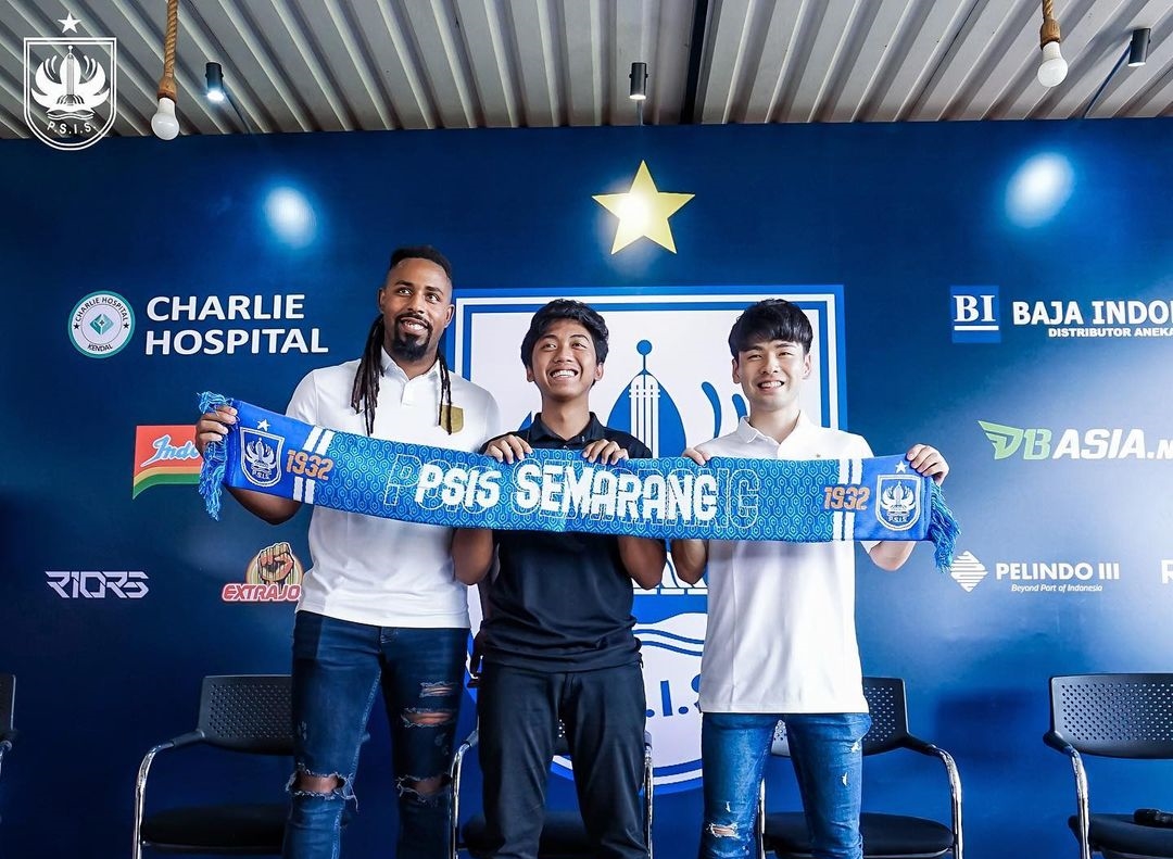 PSIS Semarang saat memperkenalkan Carlos Fortes dan Taisei Marukawa
