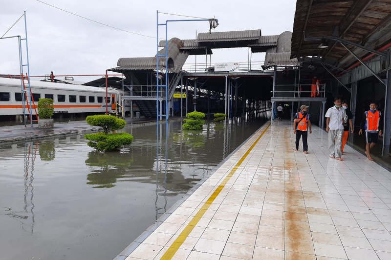 Semarang Dikepung Banjir, Bandara dan Stasiun Kena Imbas