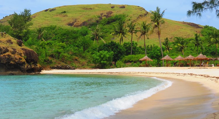 Pantai Kuta Lombok. (Foto: pinterest)