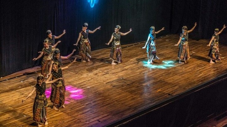 Pertunjukan teater 'Horas Amang'. (Instagram/@yupolana)