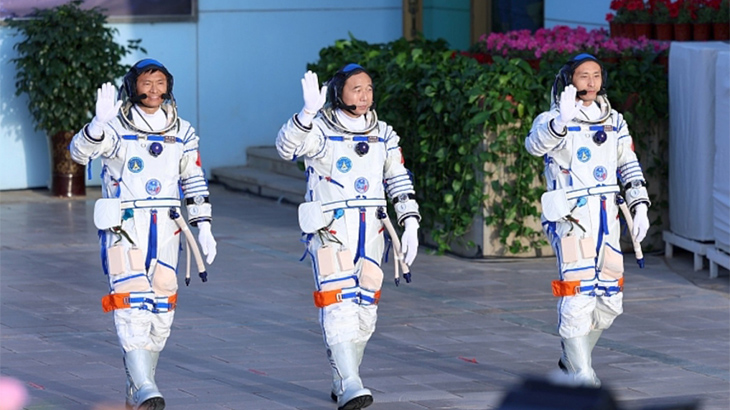 Perdana, Astronaut Sipil Tiongkok Meroket bersama Shenzhou 16