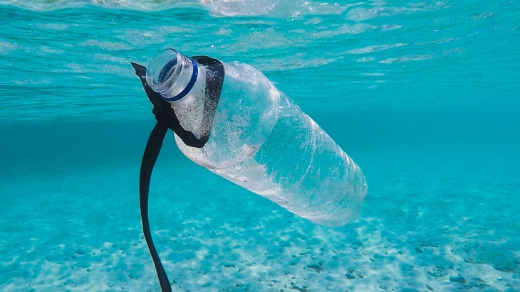 Ketahui Cara Menghindari Mikroplastik pada Kemasan Air