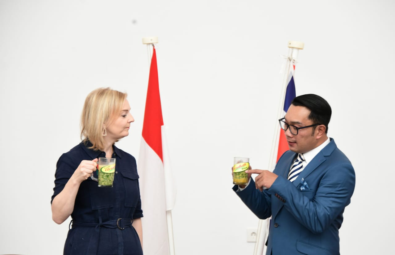 Ridwan Kamil Sajikan Es Cendol saat Terima Kunjungan Menlu Inggris