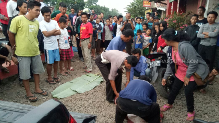 Diseruduk Minibus, Ayah dan Anak Tewas di Tempat