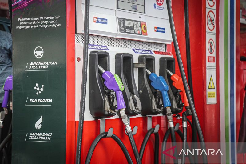 Harga BBM Naik, Pertamax dari Rp 12.300 Jadi Rp 16.250 per Liter