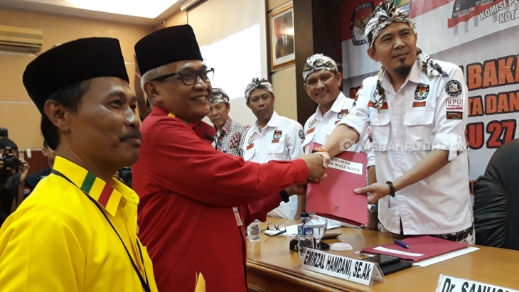 Nah Lo! KPU Kota Cirebon Kembalikan Berkas Bamunas-Edo