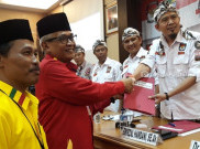 Nah Lo! KPU Kota Cirebon Kembalikan Berkas Bamunas-Edo