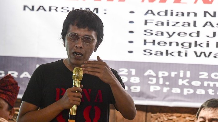 Adian Napitupulu Kolaps di Atas Pesawat