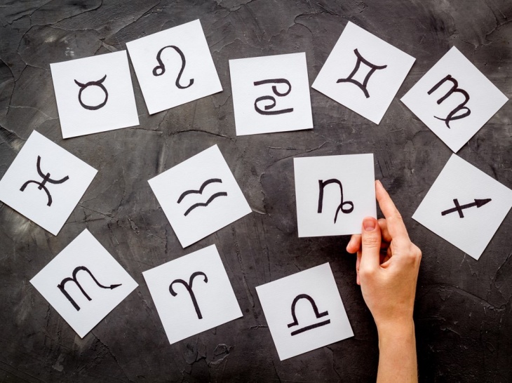 Prediksi untuk 2021 dari Ahli Astrologi Susan Miller