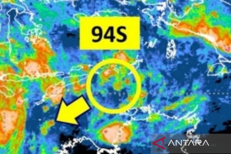 Siklon 945 Ancam NTT-Maluku, BMKG Imbau Warga Waspada 24 Jam ke Depan