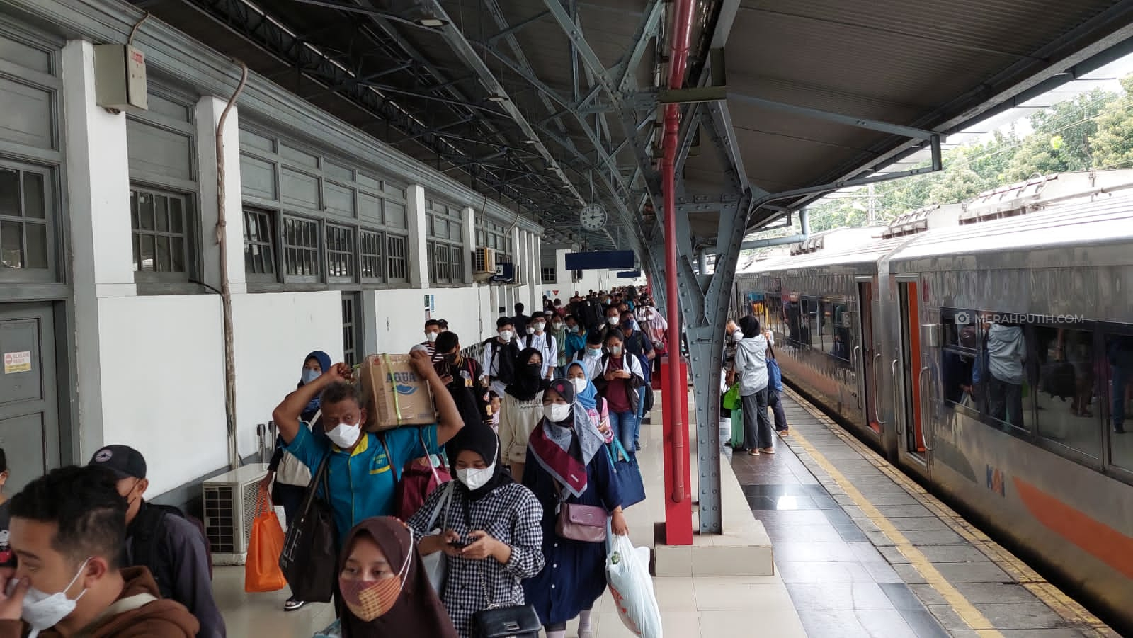 Penumpang Masih Tinggi, Daop 1 Jakarta Tambah Kereta di Stasiun Gambir dan Senen