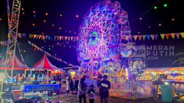 Menilik Pasar Malam Hiburan Murah Meriah di Pinggiran Jakarta