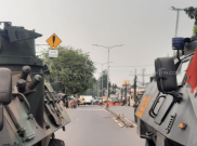 Panser TNI Hingga Rantis Dikerahkan Perkuat Titik Penyekatan di Jalan Raya Bogor