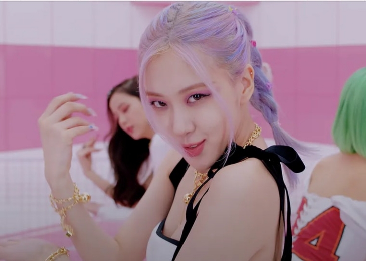 Jepitan warna-warni Rose BLACKPINK. (Foto: Elitedaily)