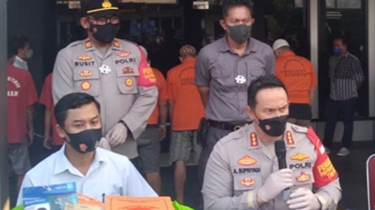 Polisi Gadungan Peras dan Sekap Pemilik Toko di Bekasi Ditangkap