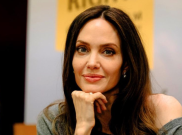  Angelina Jolie Sapa Penggemar Disabilitas di Malam Venice Film Festival
