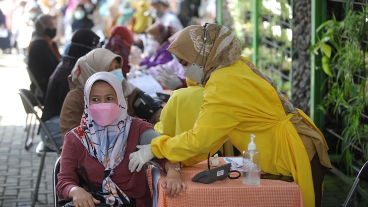 Pegawai Bluebird dan Bank Mandiri Diikutsertakan dalam Vaksinasi Tenaga Pendidik