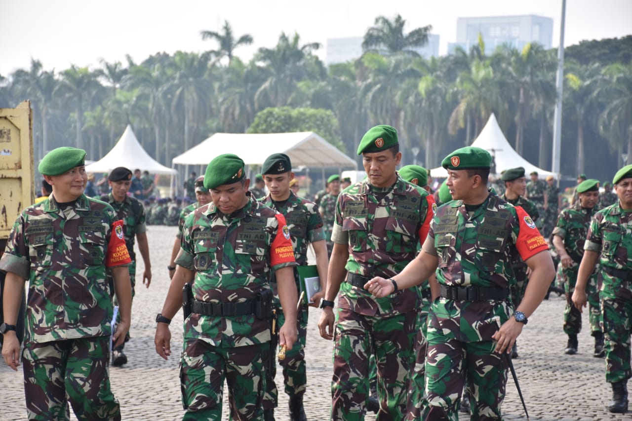 Kapendam Jaya Kolonel (Inf) Kristomei Sianturi mengatakan, Kodam Jaya mengerahkan 7.454 personel yang mengikuti gelar pasukan