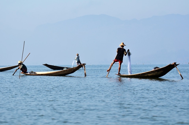  Para nelayan di Danau Inle. (Foto: Pixabay/3dman_eu)