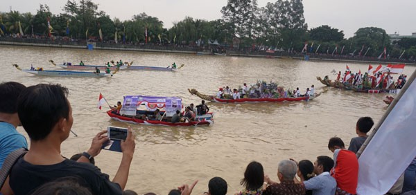 Saksikan Serunya Lomba Dayung di Festival Cisadane 2017