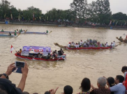 Saksikan Serunya Lomba Dayung di Festival Cisadane 2017