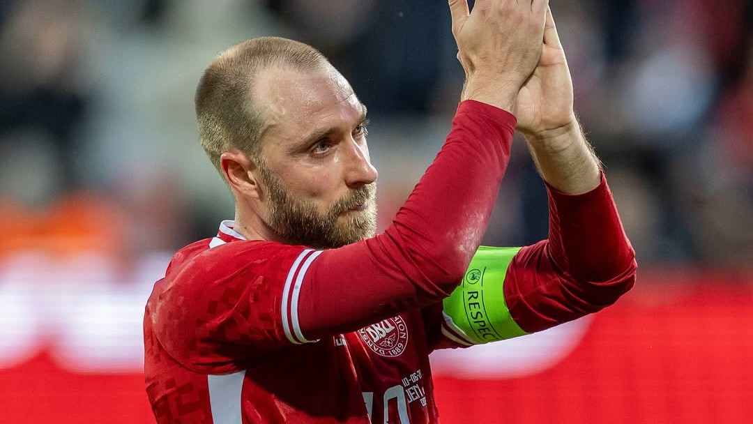 Momen Mencekam! Christian Eriksen Kolaps Lagi di Lapangan, Defribillator Selamatkan Nyawanya