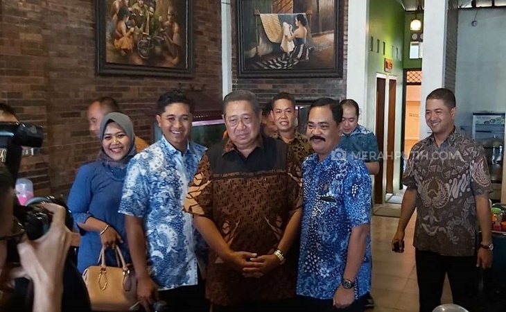 Pulang Pacitan, SBY Mampir ke Warung Ayam Goreng Kesukaan Jokowi di Sukoharjo