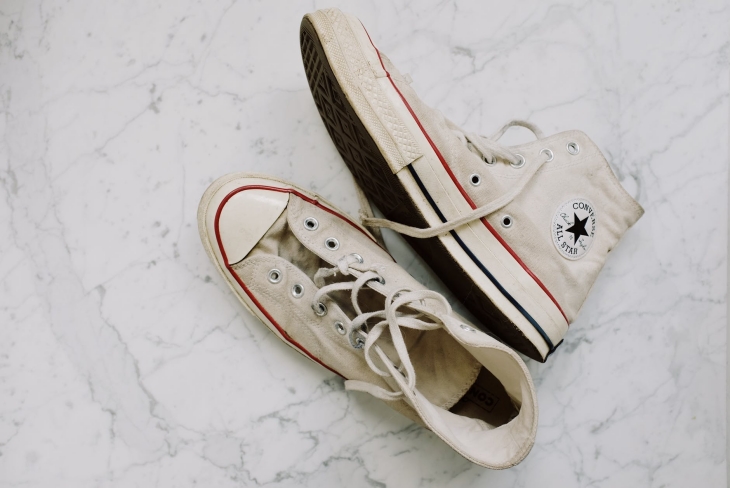 Pilihan Sepatu yang Cocok Dipadukan dengan Celana Wide Leg