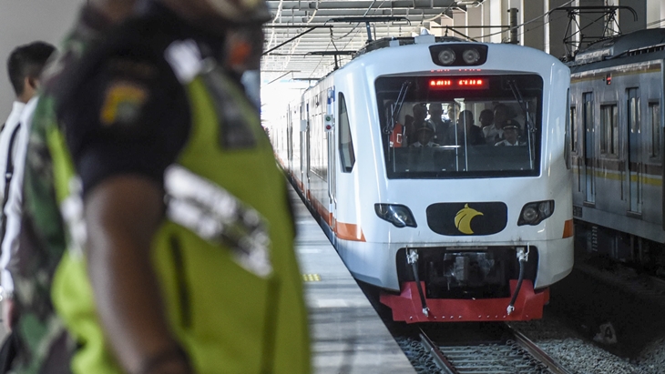 Menteri Rini Jajal Kereta Bandara Soekarno-Hatta