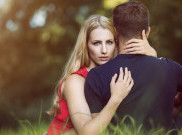 Tikung Saja Selama Janur Kuning Belum Melengkung