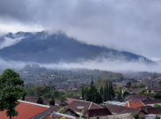 Warga Cepogo Beraktivitas Normal Meski Dihujani Abu Vulkanik Gunung Merapi