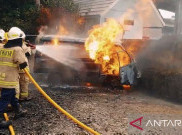 Mobil Pengangkut Pertamax Hangus Terbakar di Jatinegara