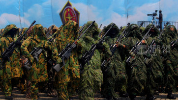 Defile Pasukan Hantu atau Sniper Meriahkan Peringatan HUT ke-80 TNI di Lapangan Monas