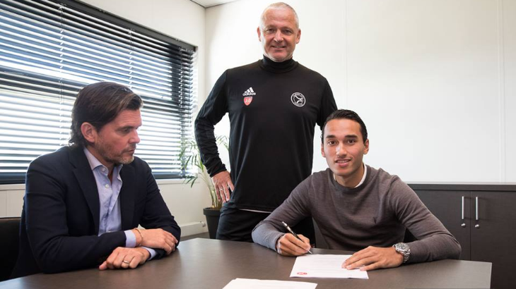 Nomor Punggung Ezra Walian di Almere City