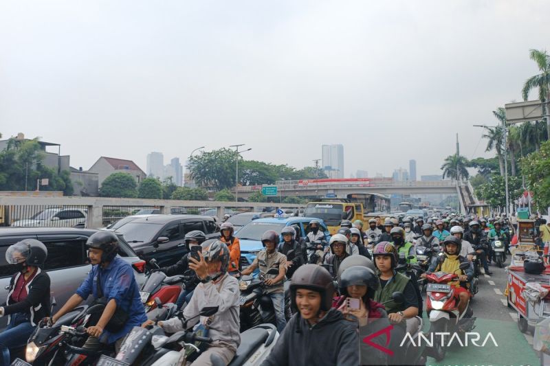 Jalan Gatot Subroto Depan Gedung DPR Ditutup Imbas Demo 25 Agustus
