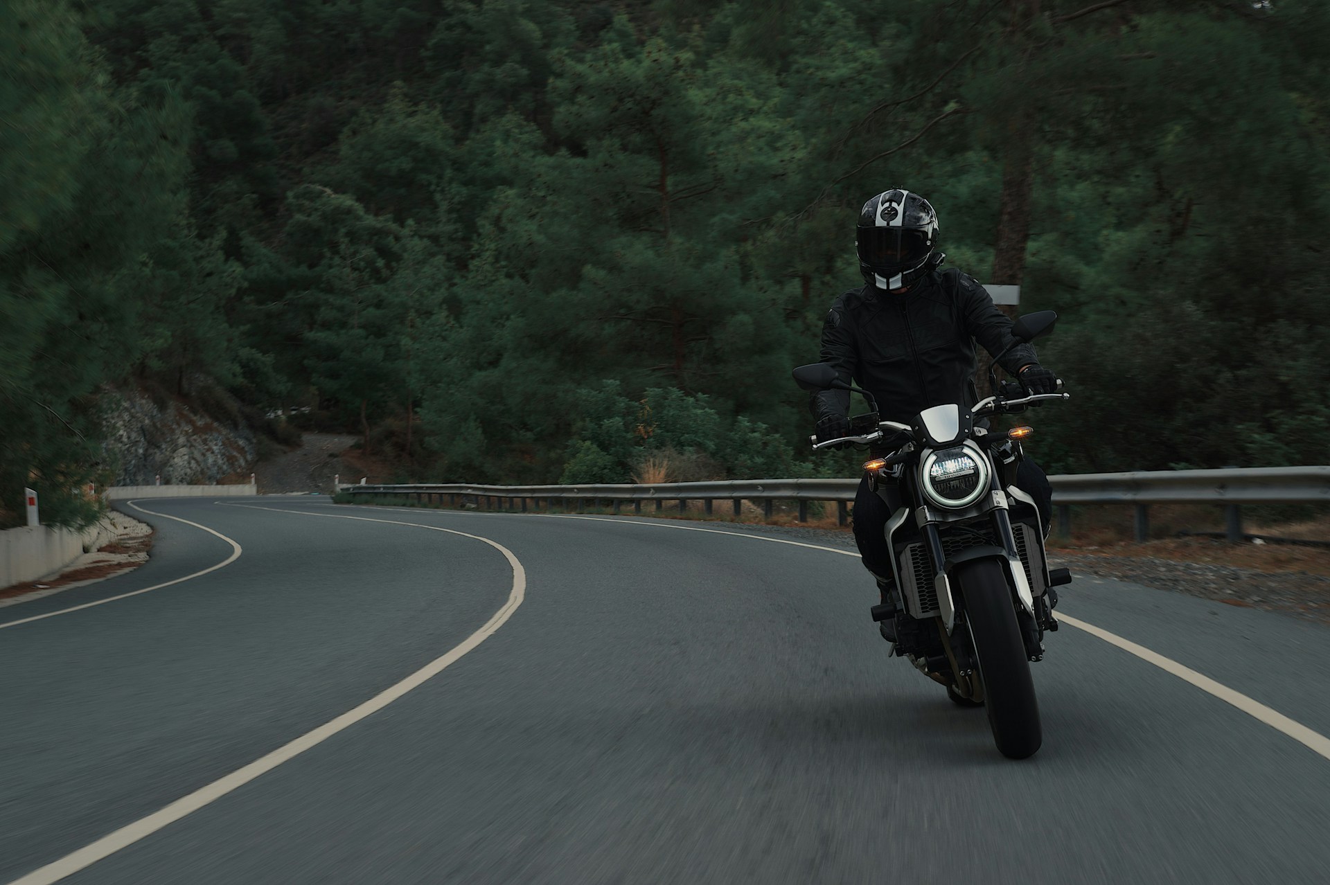 5 Safety Gear yang Wajib Dipakai Pengendara Motor, Biar Aman dan Tetap Trendy!