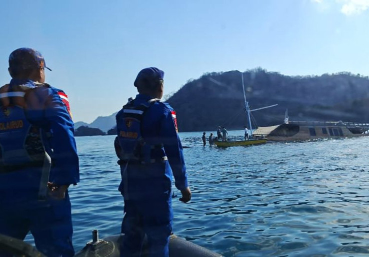 KM Yukai Karam dan Tenggelam di Labuan Bajo, Tim SAR Selamatkan 13 Wisatawan