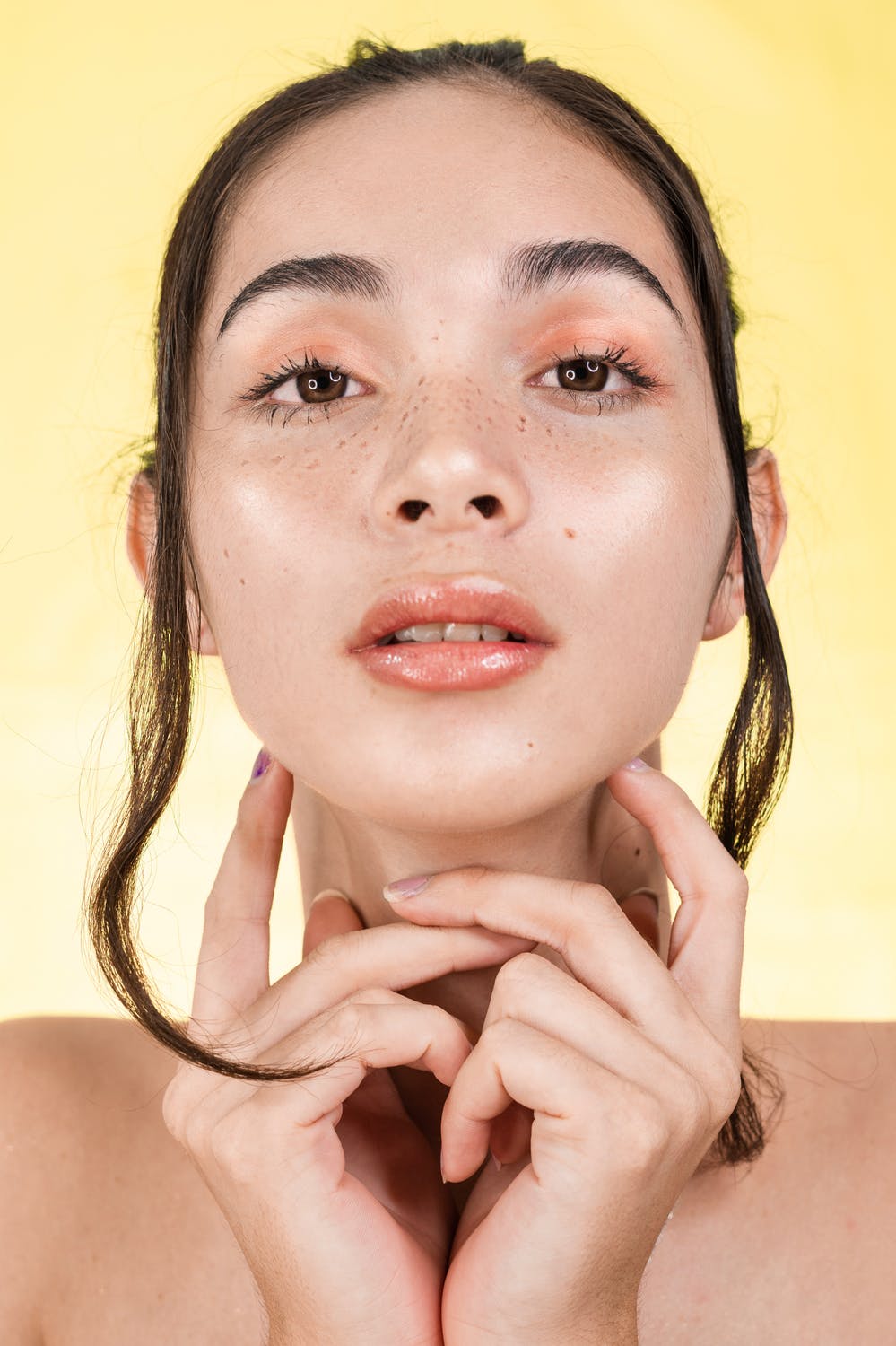Selain Lipstik Merah, 3 Warna Ini Juga Disukai Cowok Lho Girls!