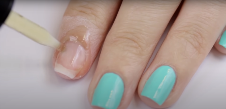 Membersihkan Gel Polish Tanpa Merusak Kuku, Coba Cara Ini