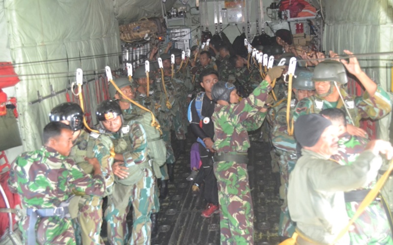 Paskhas TNI AU dalam Pesawat Hercules C-130