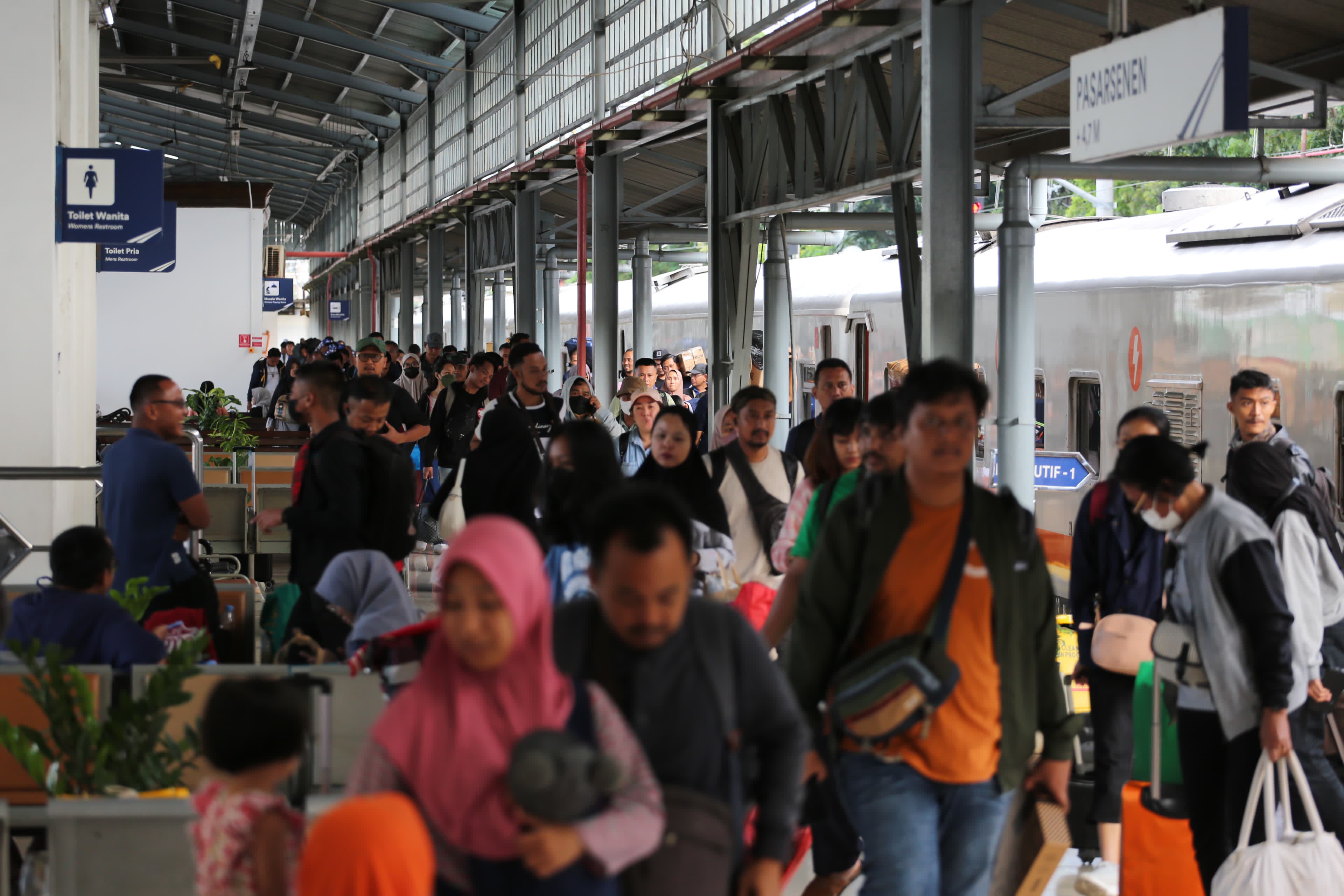 KAI tambah 15 kereta untuk Lebaran 2025