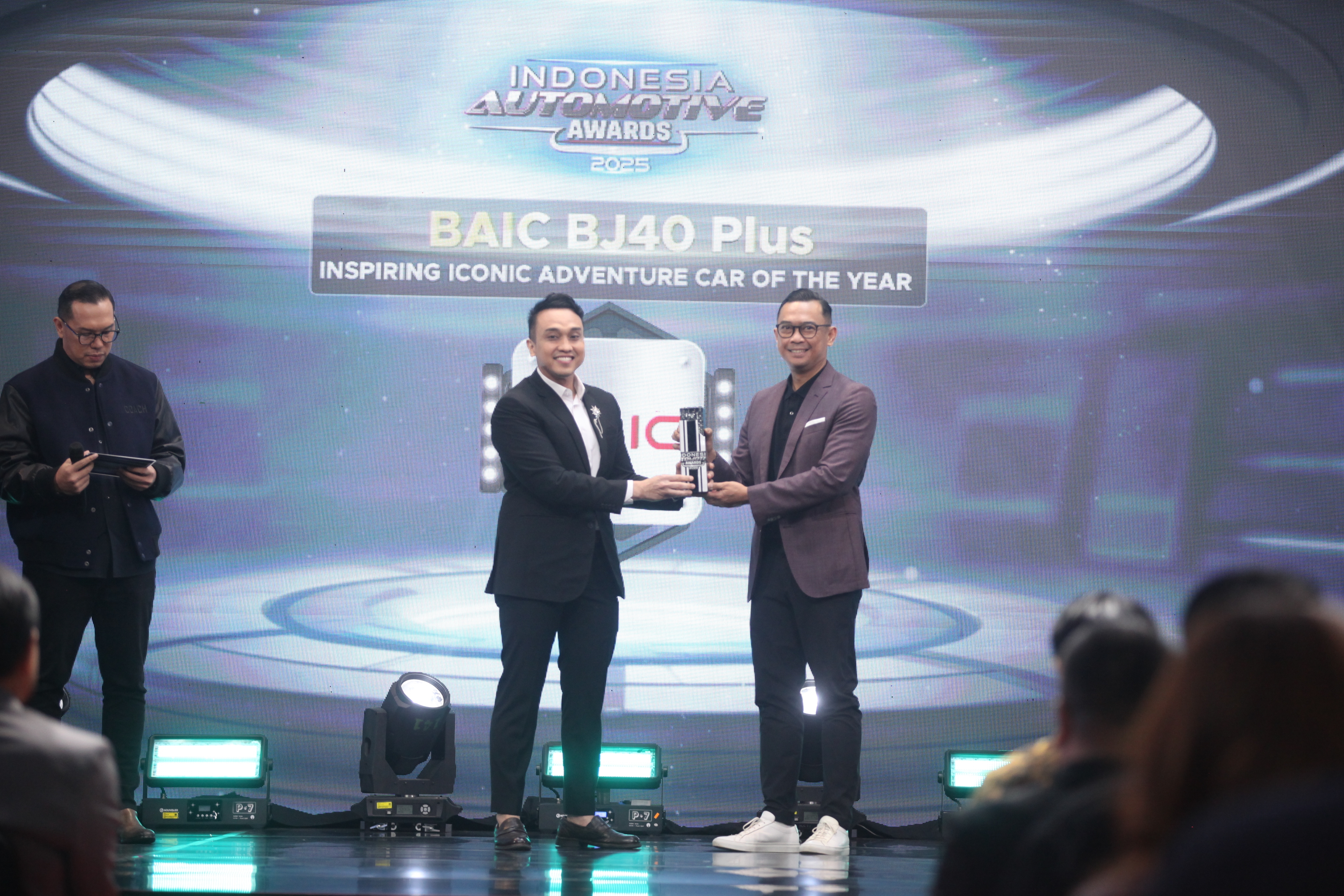 BAIC BJ40 Plus Raih Penghargaan Inspiring Iconic Adventure Car of The Year Automotive Awards 2025