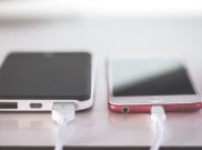 Mengisi Daya Ponsel Semalaman Bikin Baterai Cepat Rusak, Benarkah?