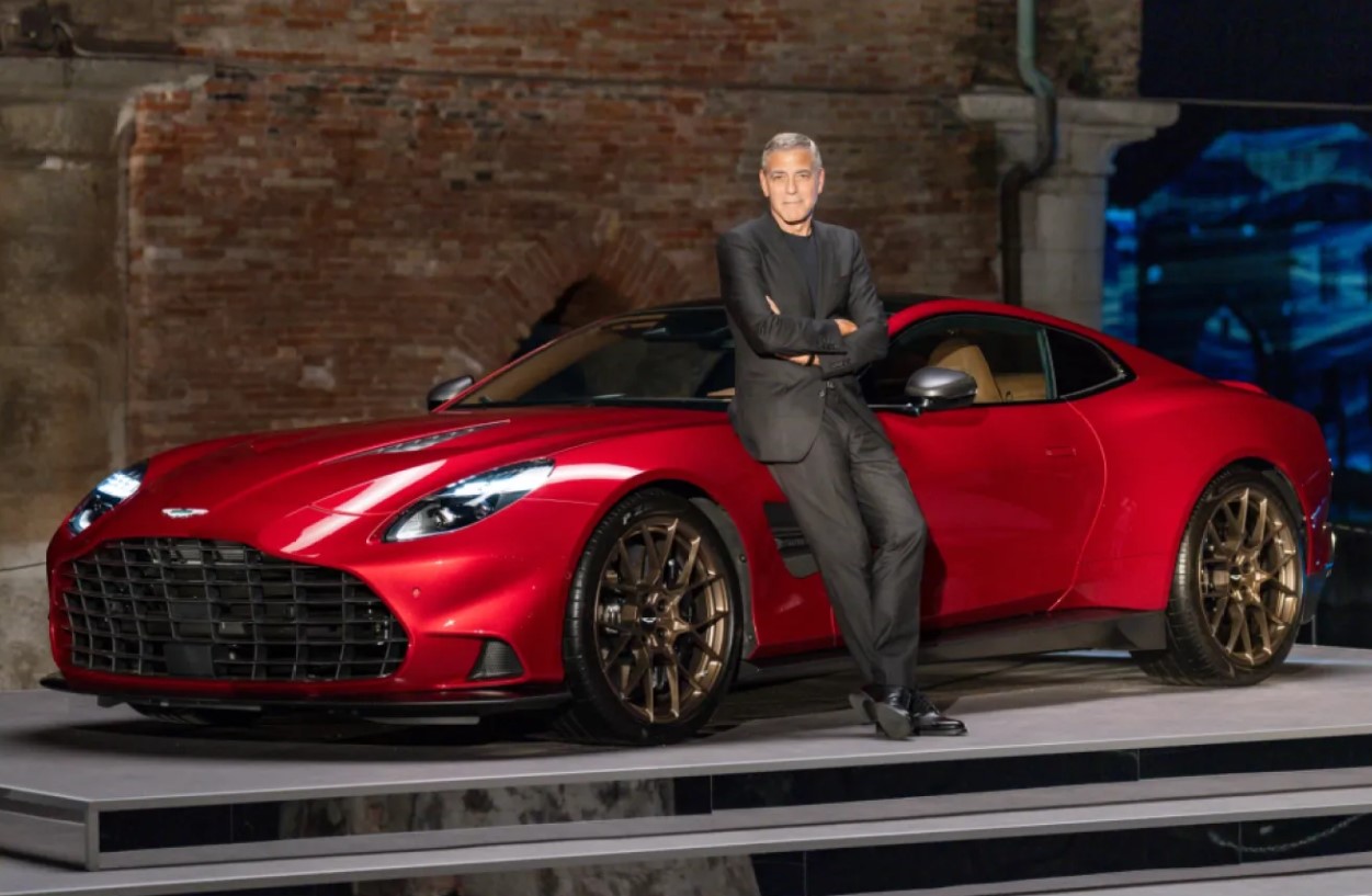 George Clooney hingga Fernando Alonso Rayakan Peluncuran Aston Martin Vanquish di Venice
