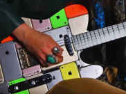 Unik! Gitar Ini Terbuat dari Tumpukan iPhone