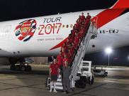 Keseruan Pemain Arsenal di Dalam Pesawat