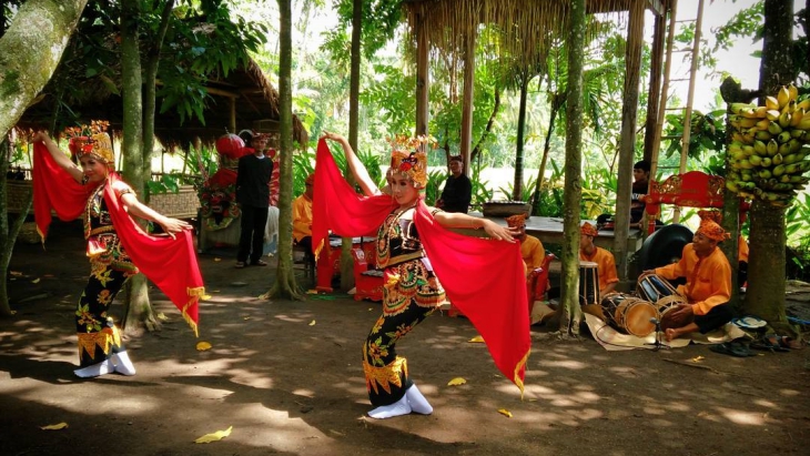 Belajar Budaya Lokal di Desa Osing Kemiren