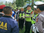 Olah TKP di Tanjakan Emen Dikerubuti Warga Penasaran  